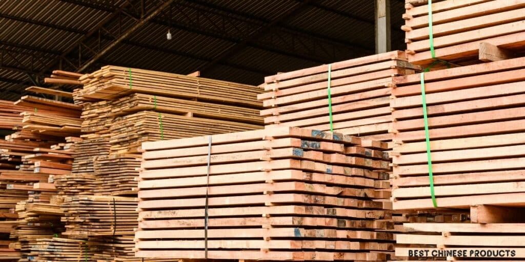 Jakiego drewna używa firma Allen and Roth w swoich produktach?